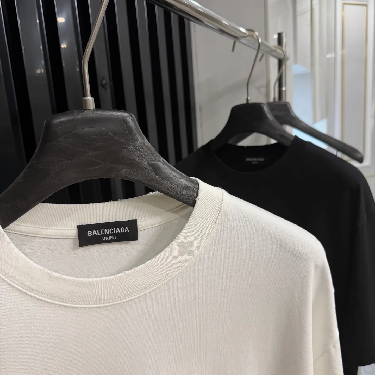 P105-BALENCIAGA* 2026 New Arrival. . 270g .Oversize . Same Style. . -Color：Black White -SIZE：S M L XL 7113